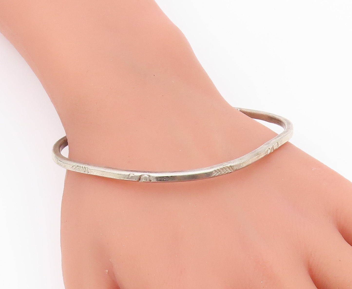 SOUTHWESTERN 925 Silver Vintage Rounded Square Etched Bangle Bracelet BT8625