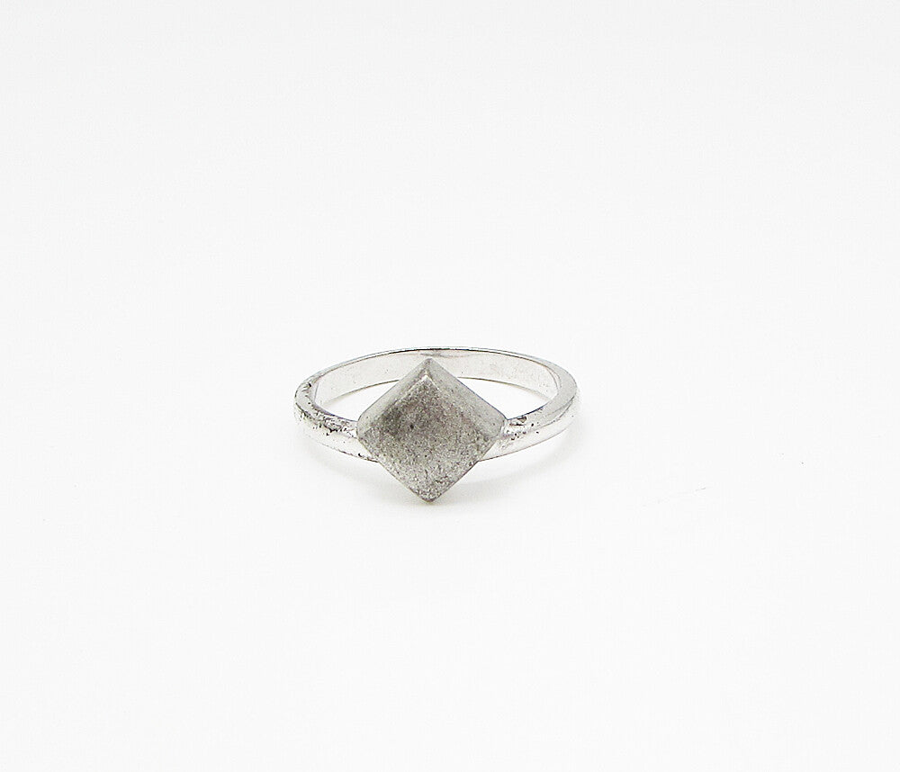 925 Sterling Silver  Vintage Slanted Square Band Ring Sz 8  RG2998
