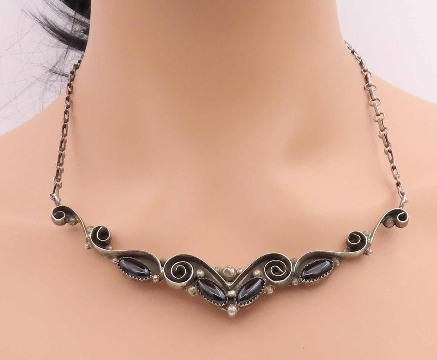 925 Sterling Silver Vintage Necklace SOUTHWESTERN Antique Onyx Swirls NE4596