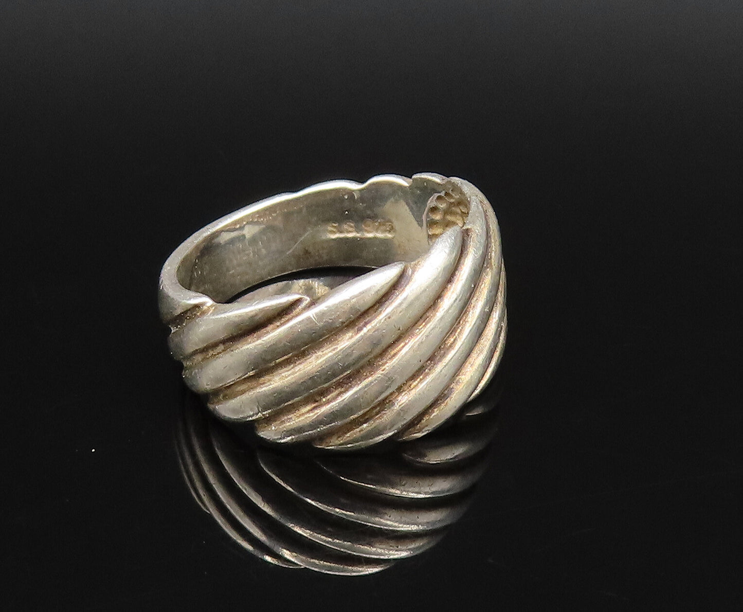 925 Silver  Vintage Fashionable Minimalist Ribbed Band Ring Sz 7  RG25880