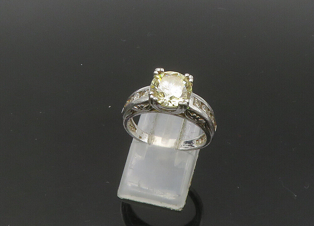 925 Sterling Silver  Vintage Shiny Cubic Zirconia Band Ring Sz 7.5  RG21790