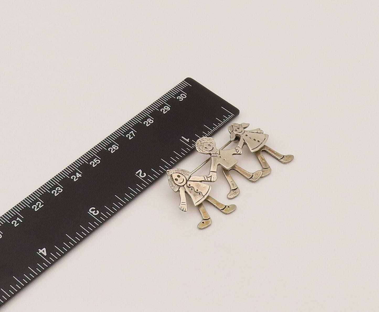 925 Silver  Vintage Kids With Dancing Feet Holding Hands Brooch Pin  BP10249
