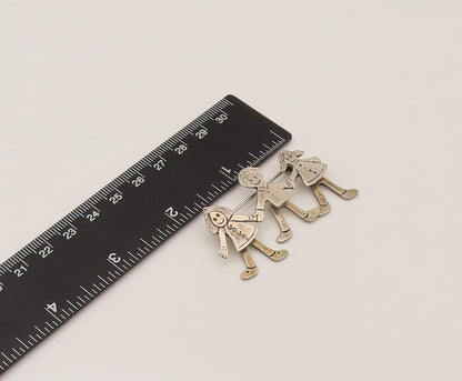 925 Silver  Vintage Kids With Dancing Feet Holding Hands Brooch Pin  BP10249