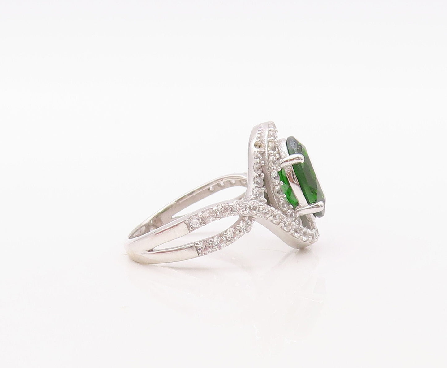 925 Sterling Silver Vintage Ring Oval Cut Green Halo White CZ  Sz 7 RG30854