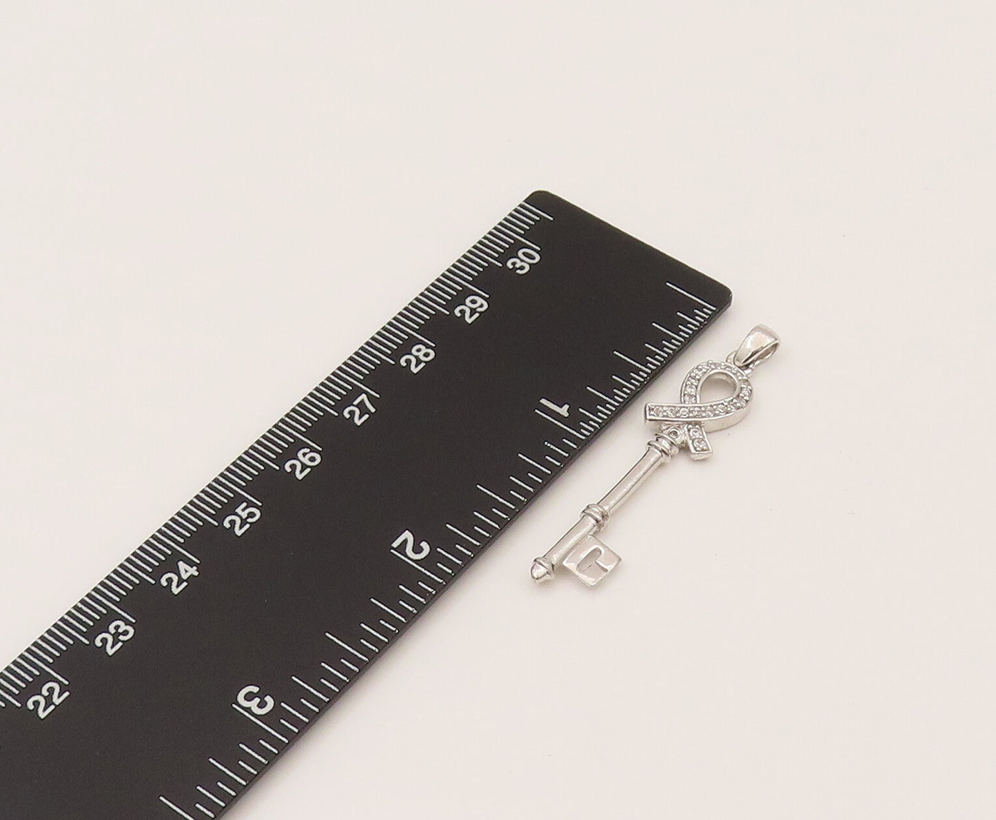 925 Silver  Vintage Sparkly Topaz Infinity Knot Missing Key Pendant  PT21956