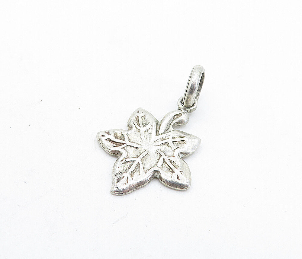 925 Sterling Silver  Vintage Petite Single Autumn Leaf Motif Pendant  PT4707