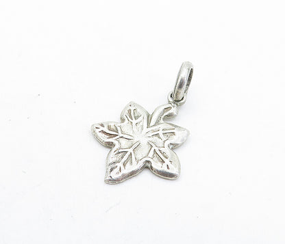 925 Sterling Silver  Vintage Petite Single Autumn Leaf Motif Pendant  PT4707