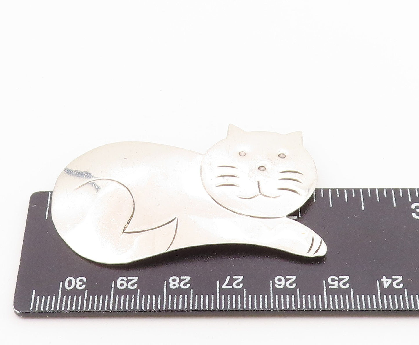 925 Sterling Silver  Vintage Shiny Etched Lying Cat Motif Brooch Pin  BP3703
