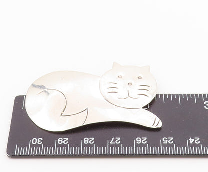 925 Sterling Silver  Vintage Shiny Etched Lying Cat Motif Brooch Pin  BP3703