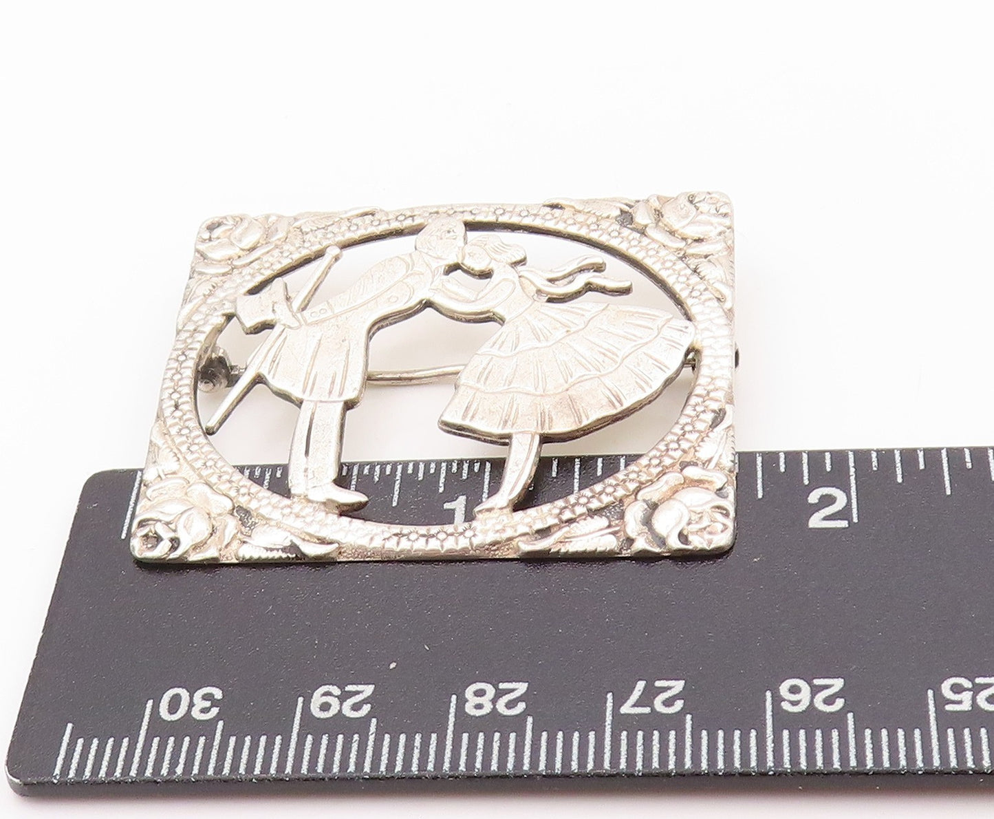 925 Sterling Silver Vintage Brooch Floral Framed Kissing Couple  BP11641