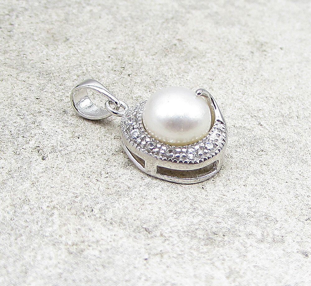 925 Sterling Silver  Freshwater Pearl & Cubic Zirconia Shell Pendant  PT1415