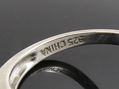 925 Sterling Silver  Vintage Minimalist Sparkly Topaz Band Ring Sz 6  RG24429