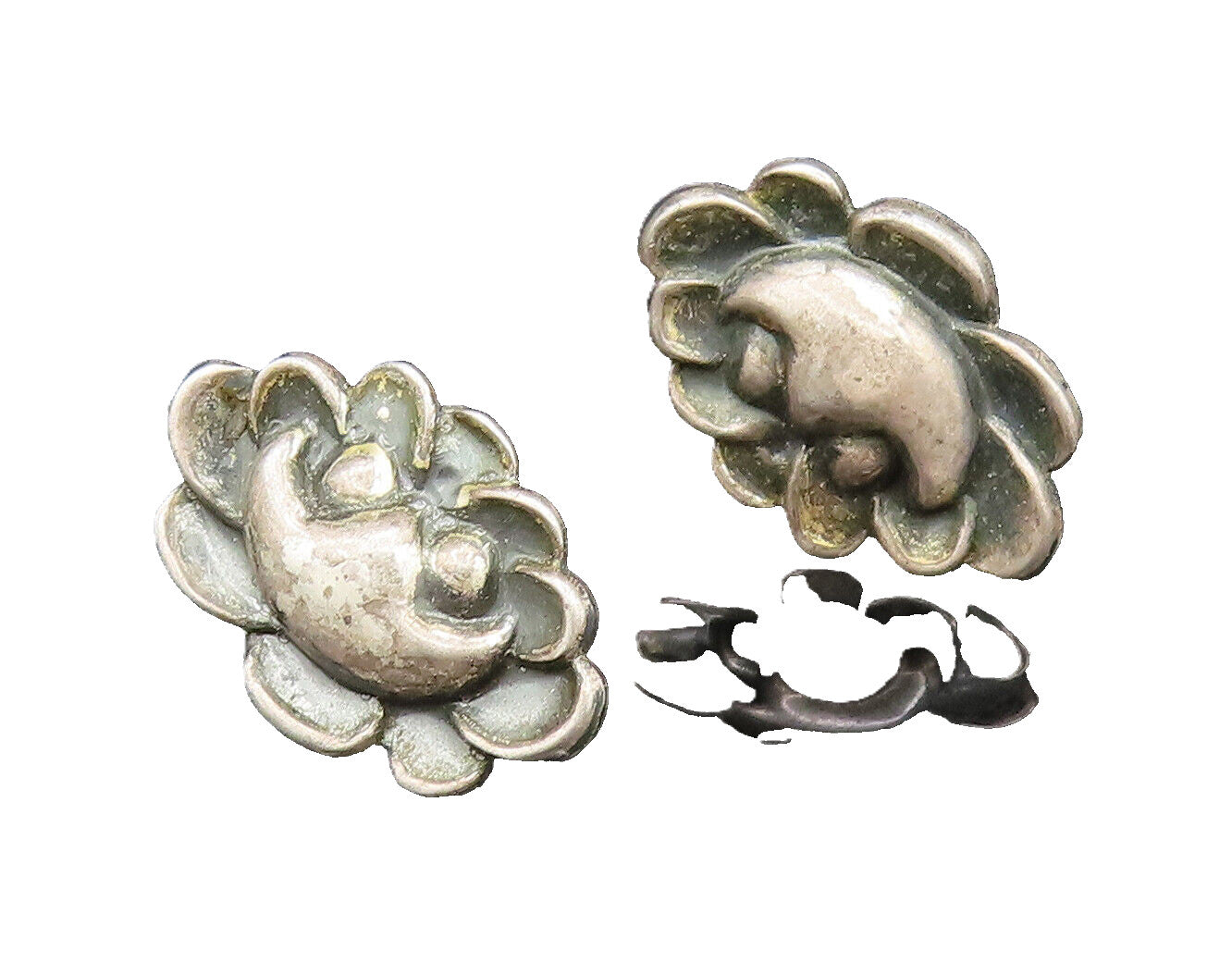925 Sterling Silver  Vintage Flower Motif Screw Back Earrings  EG11702