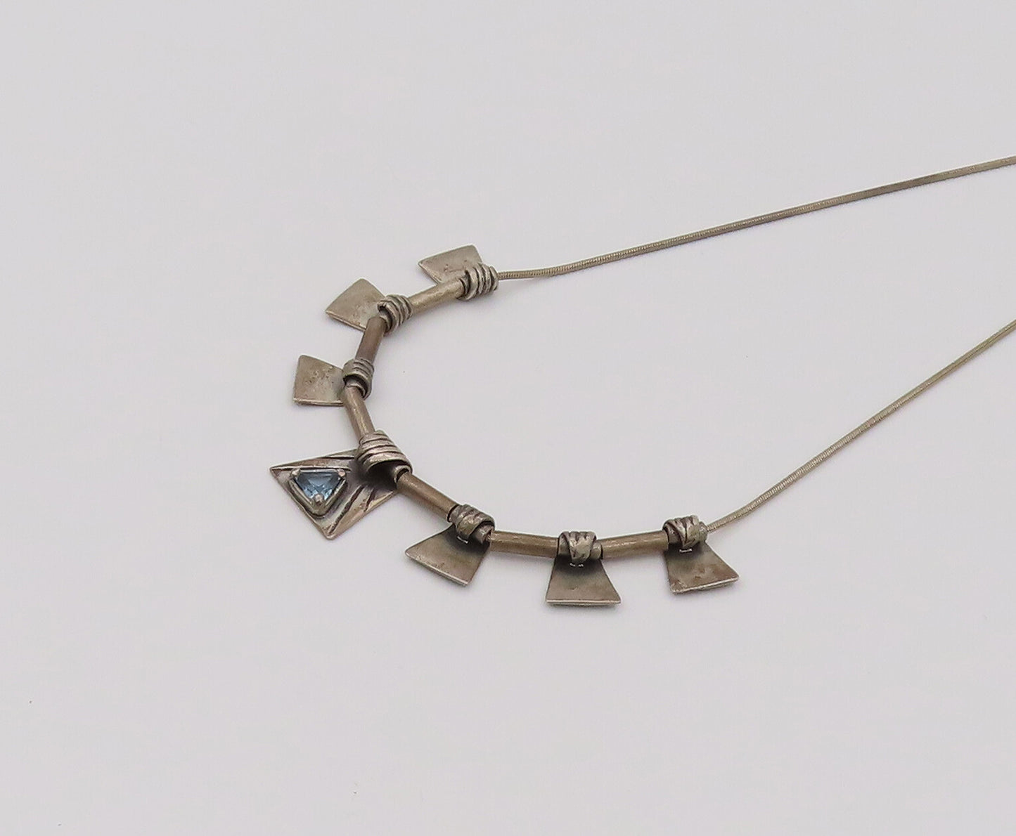 925 Sterling Silver  Vintage Designer Dented Movable Charm Necklace  NE4126