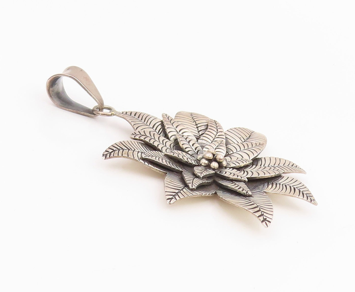 925 Sterling Silver Vintage Pendant Classic Etched Floral Petal Blossom  PT26019