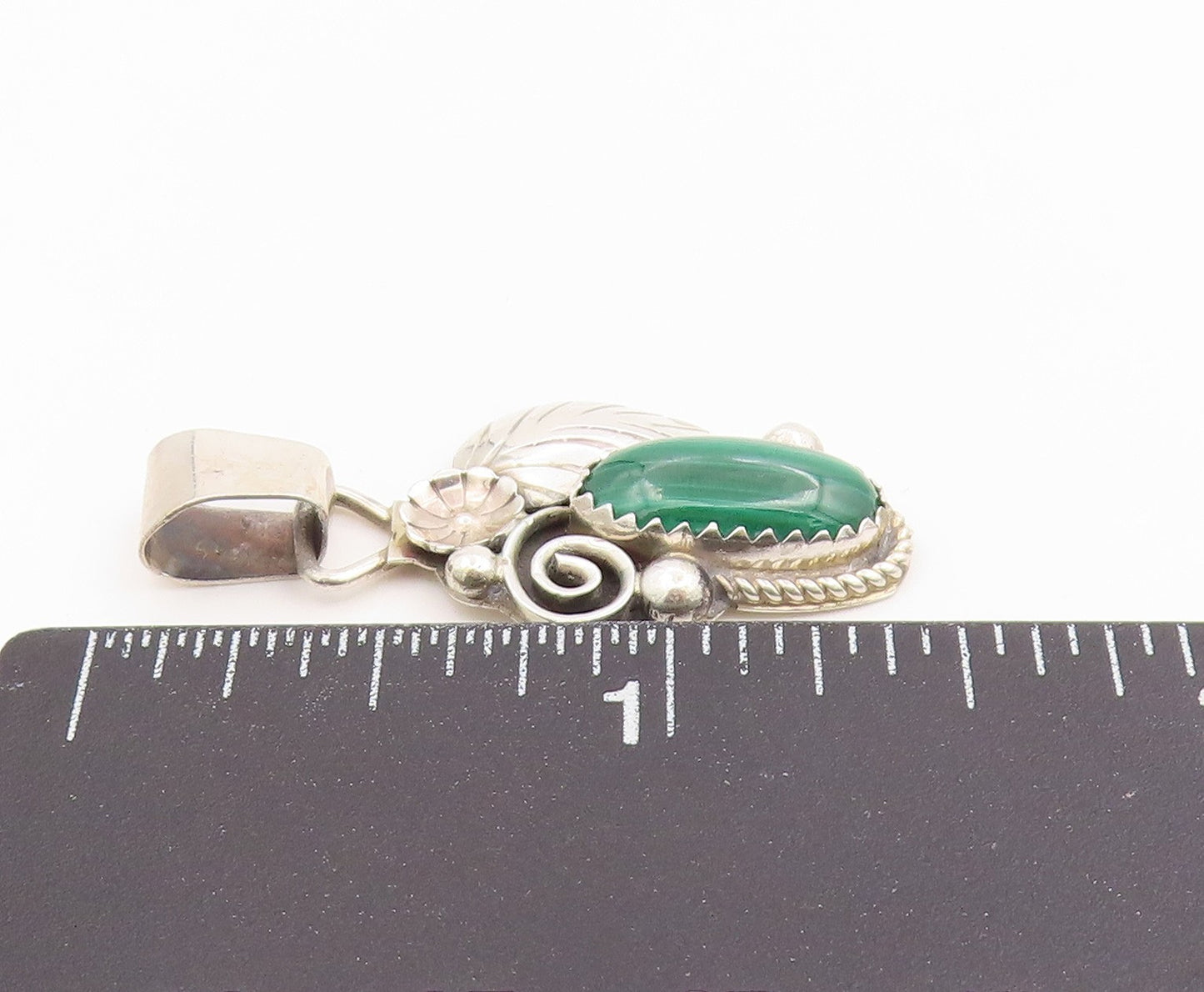 925 Sterling Silver Vintage Pendant NAVAJO Cabochon Malachite Leaf Motif PT26090