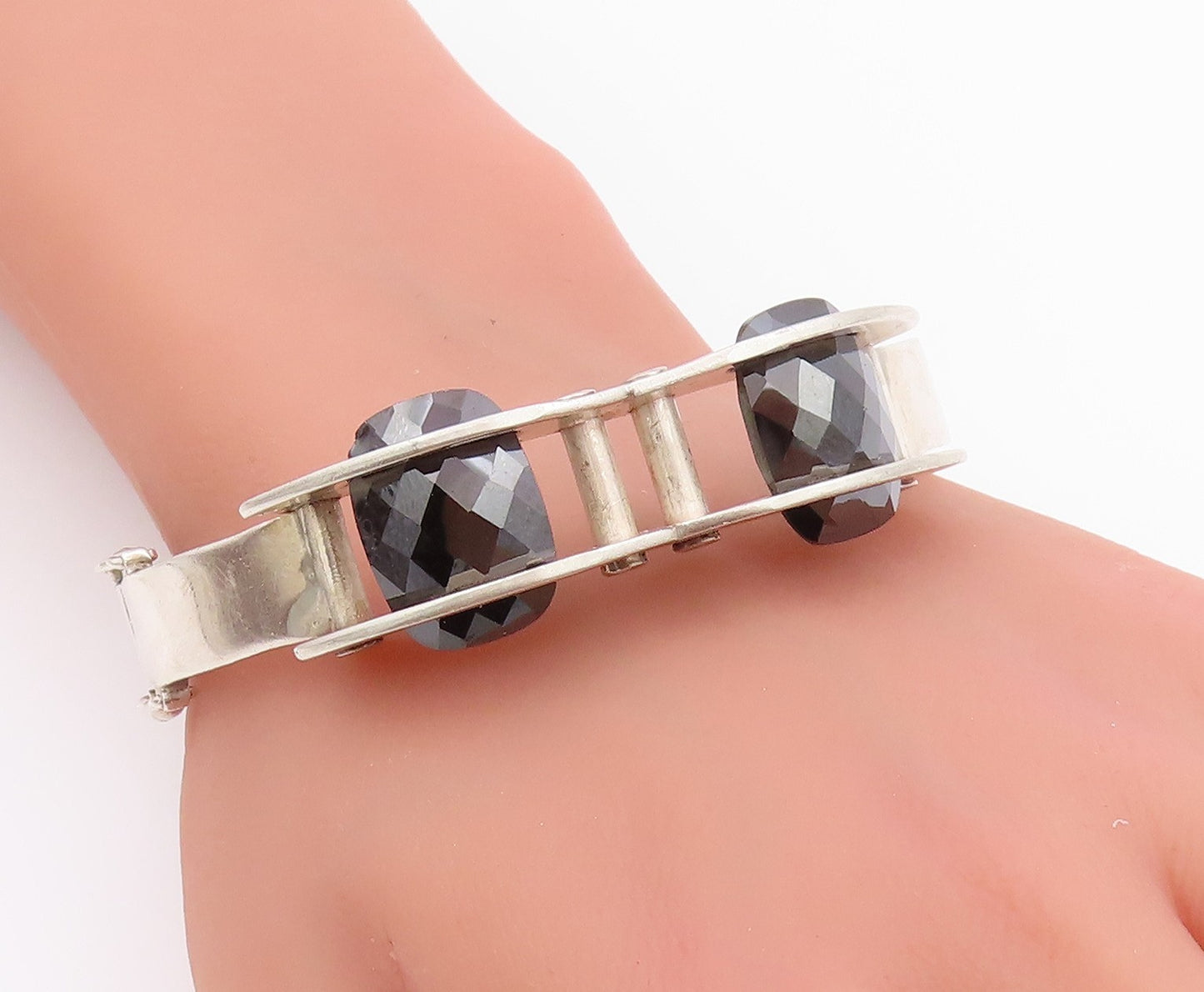 925 Sterling Silver Vintage Bracelet Modernist Design Cut Oval Hematite  BT11323