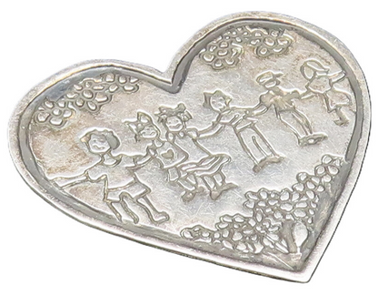925 Silver  Vintage Engraved Kids & Flowers Flat Love Heart Brooch Pin  BP9566