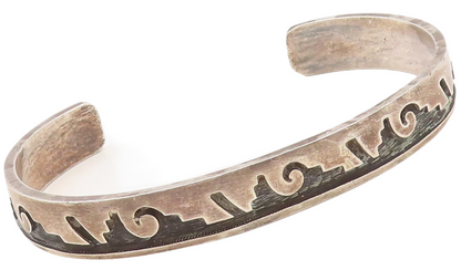 925 Sterling Silver Vintage Bracelet NAVAJO ZUNI Carved Design Cuff  BT10819