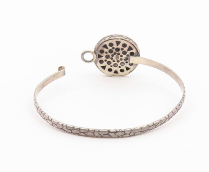 925 Sterling Silver  Vintage Cobbled Pattern Hook Bangle Bracelet  BT9179