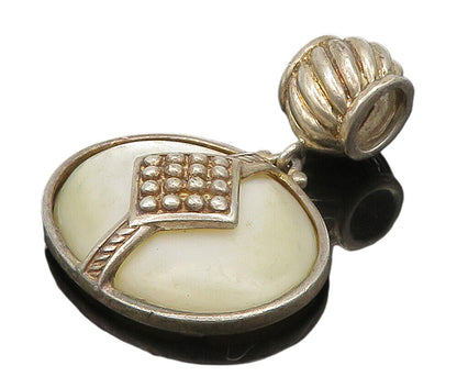 925 Sterling Silver  Vintage Mother Of Pearl Oval Fluted Bail Pendant  PT12562