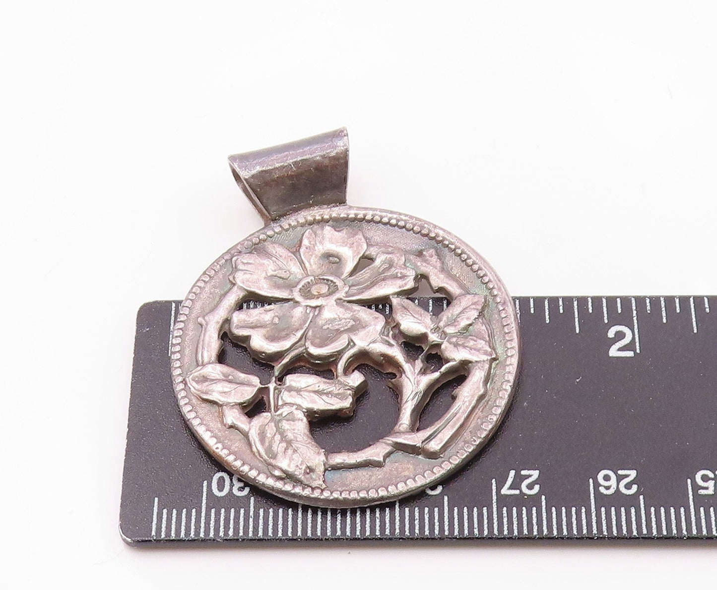 925 Sterling Silver Vintage Beaded Edge Flower & Leaves Cutout Pendant PT21893