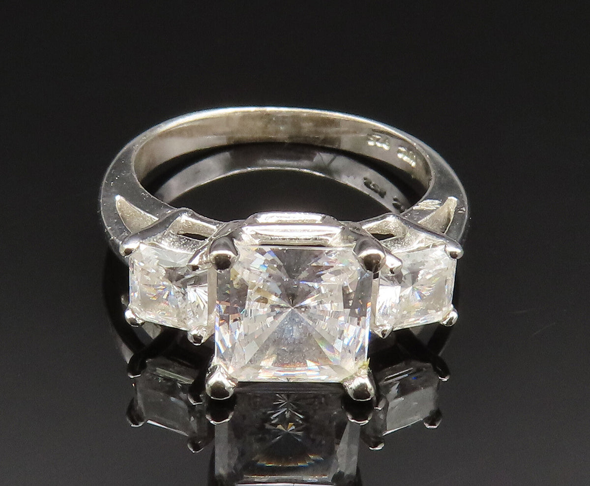 925 Sterling Silver  Vintage Three Stone Cubic Zirconia Ring Sz 5  RG24566