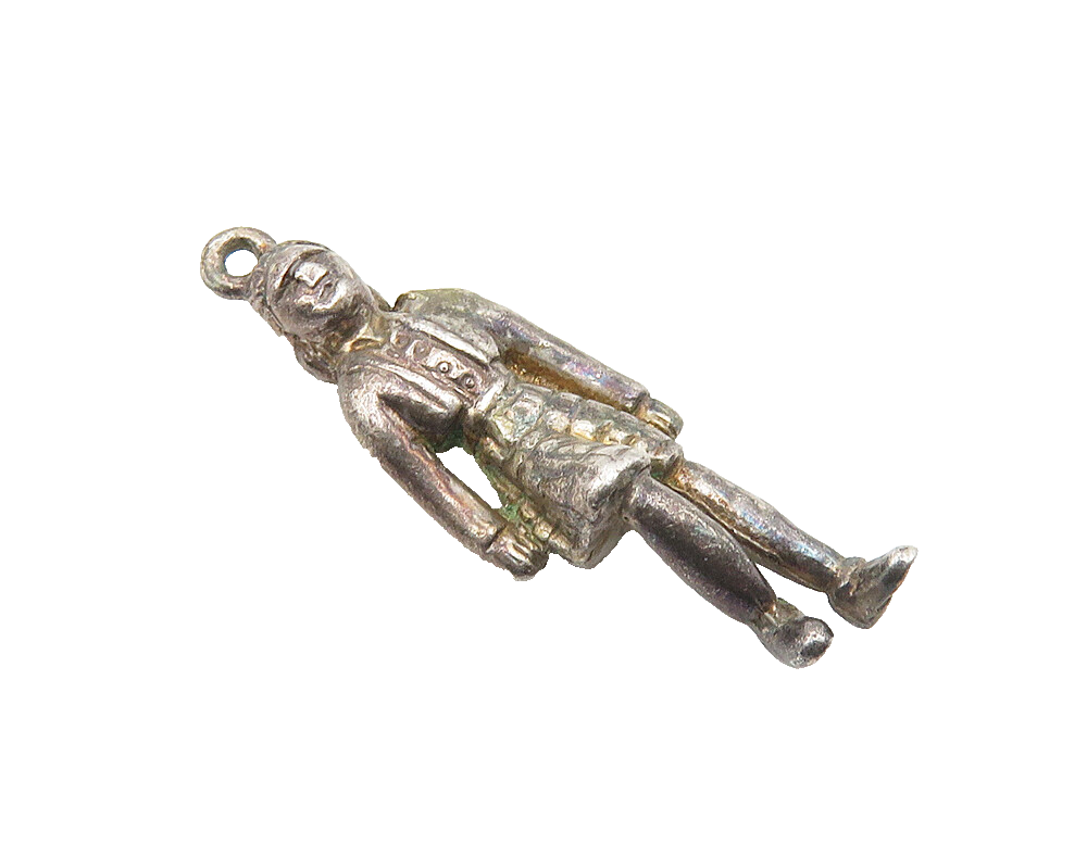 925 Sterling Silver  Vintage Petite Dark Tone Man In Kilt Pendant  PT8414