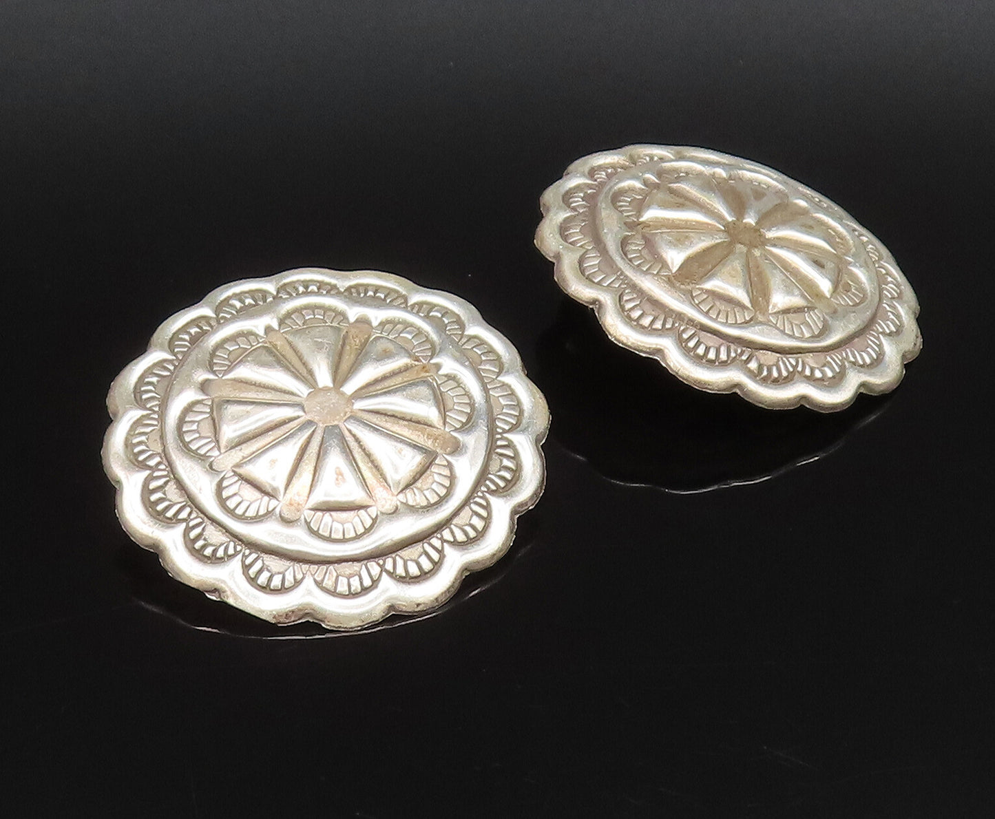 SOUTHWESTERN 925 Sterling Silver Vintage Carved Concho Floral Earrings EG12299