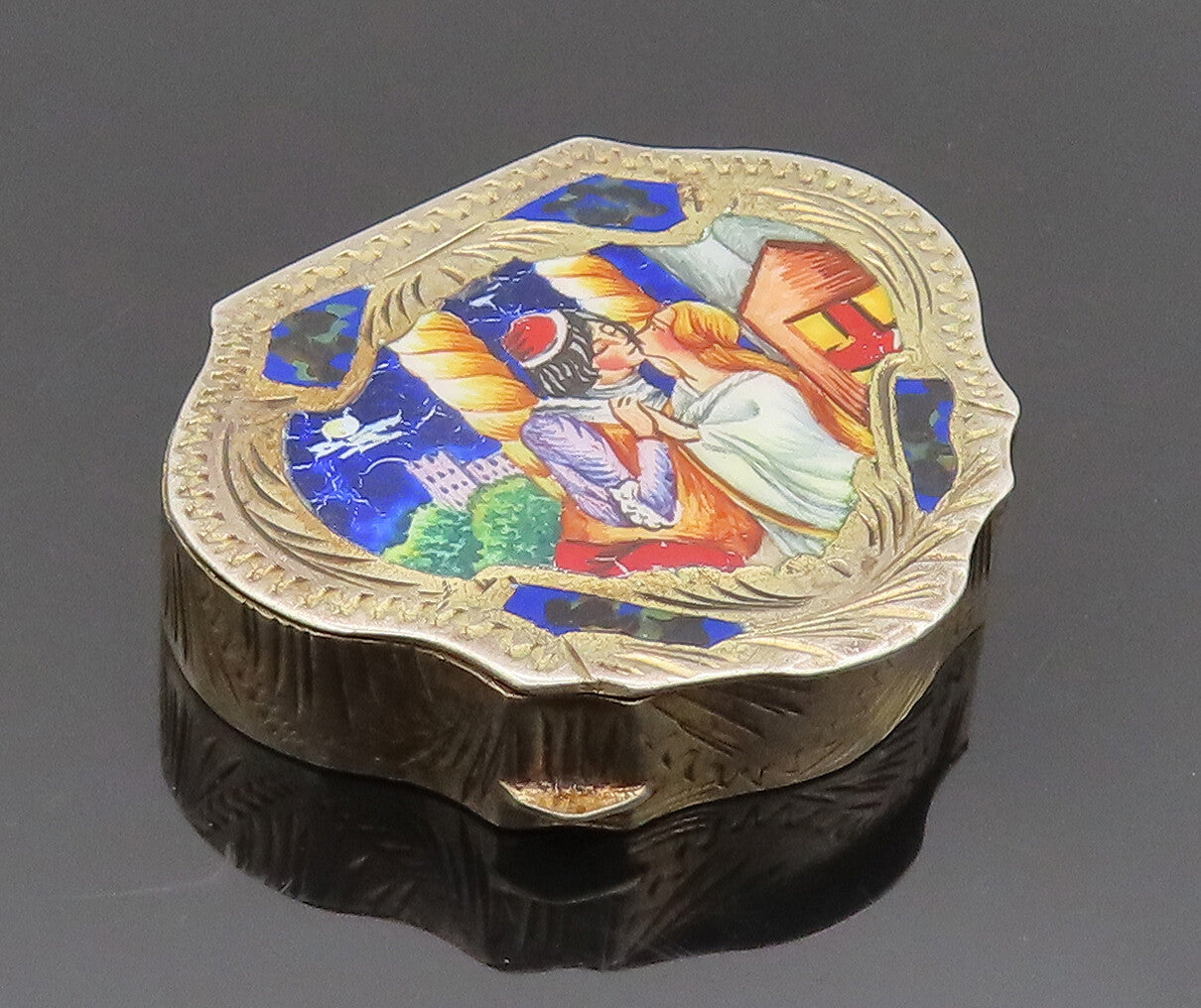 925 Sterling Silver Vintage Painted Royal Kissing Couple Swirl Pill Box  TR3618