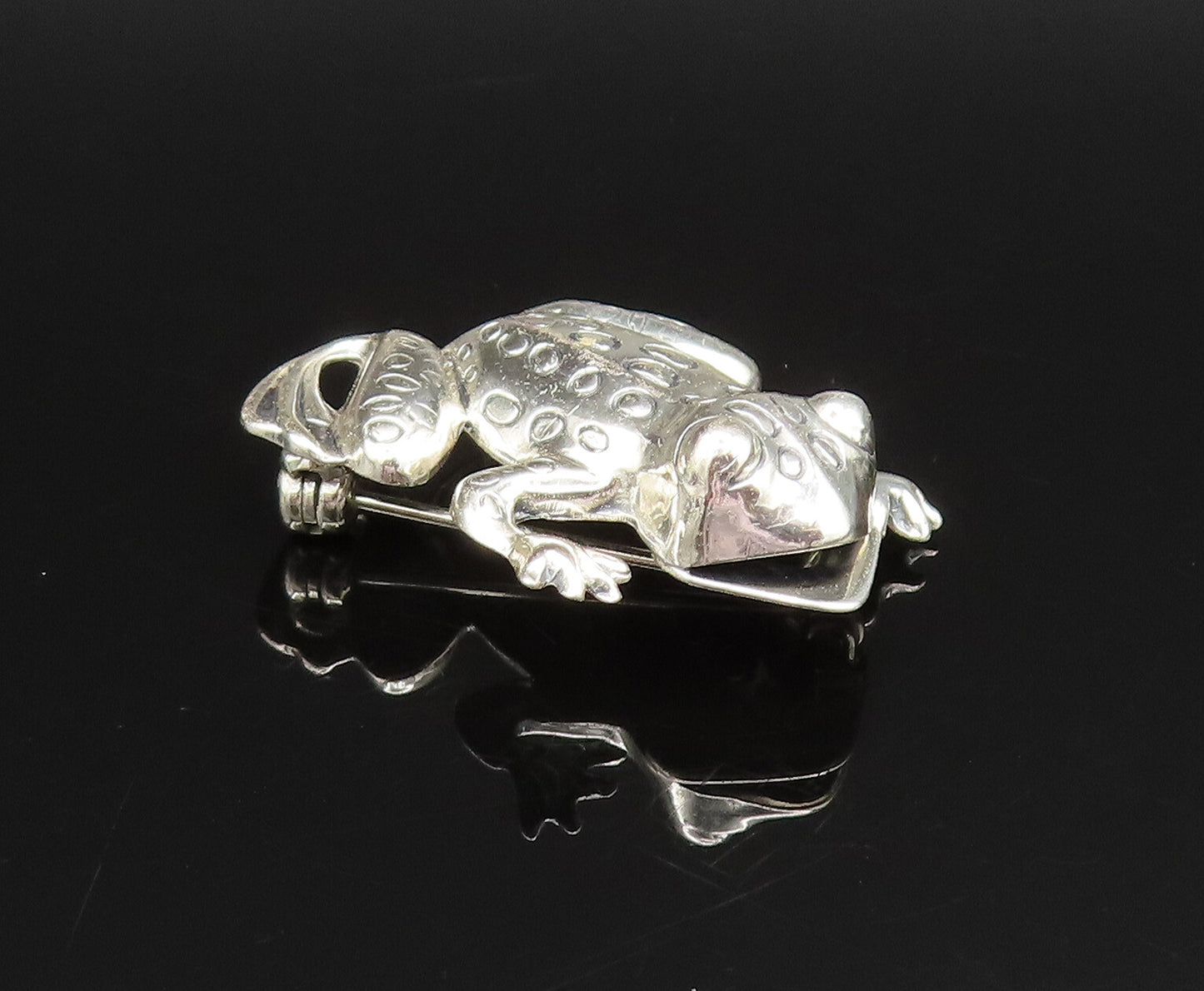925 Sterling Silver  Vintage Carved Spotted Frog Animal Brooch Pin  BP9687