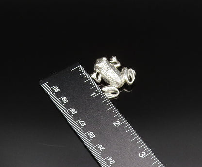 925 Sterling Silver  Vintage Carved Spotted Frog Animal Brooch Pin  BP9687