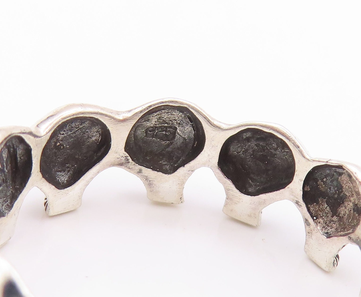 925 Sterling Silver Vintage Ring Onyx Eyed Alien Heads Cut Band Sz 14.5  RG32808