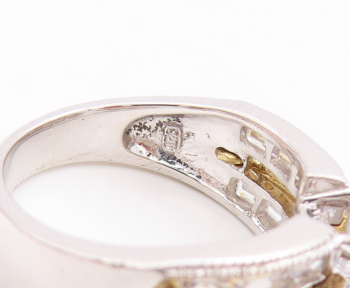 925 Sterling Silver Vintage Ring Modernist Two tone CZ Dome Band Sz 8 RG33451