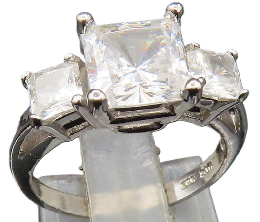 925 Sterling Silver  Vintage Three Stone Cubic Zirconia Ring Sz 5  RG24566