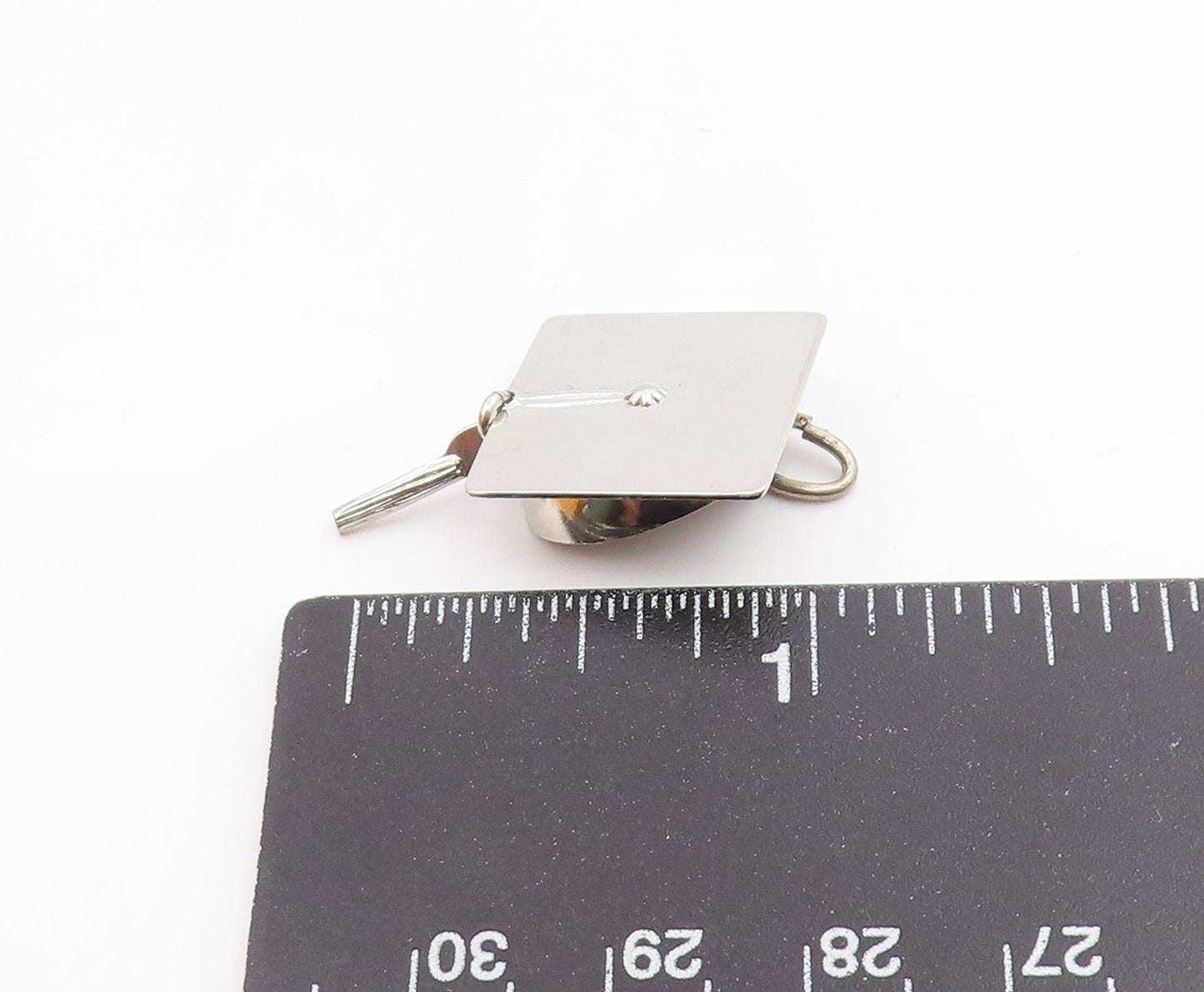 BEAU 925 Sterling Silver  Vintage Shiny Graduation Cap Pendant  PT17348