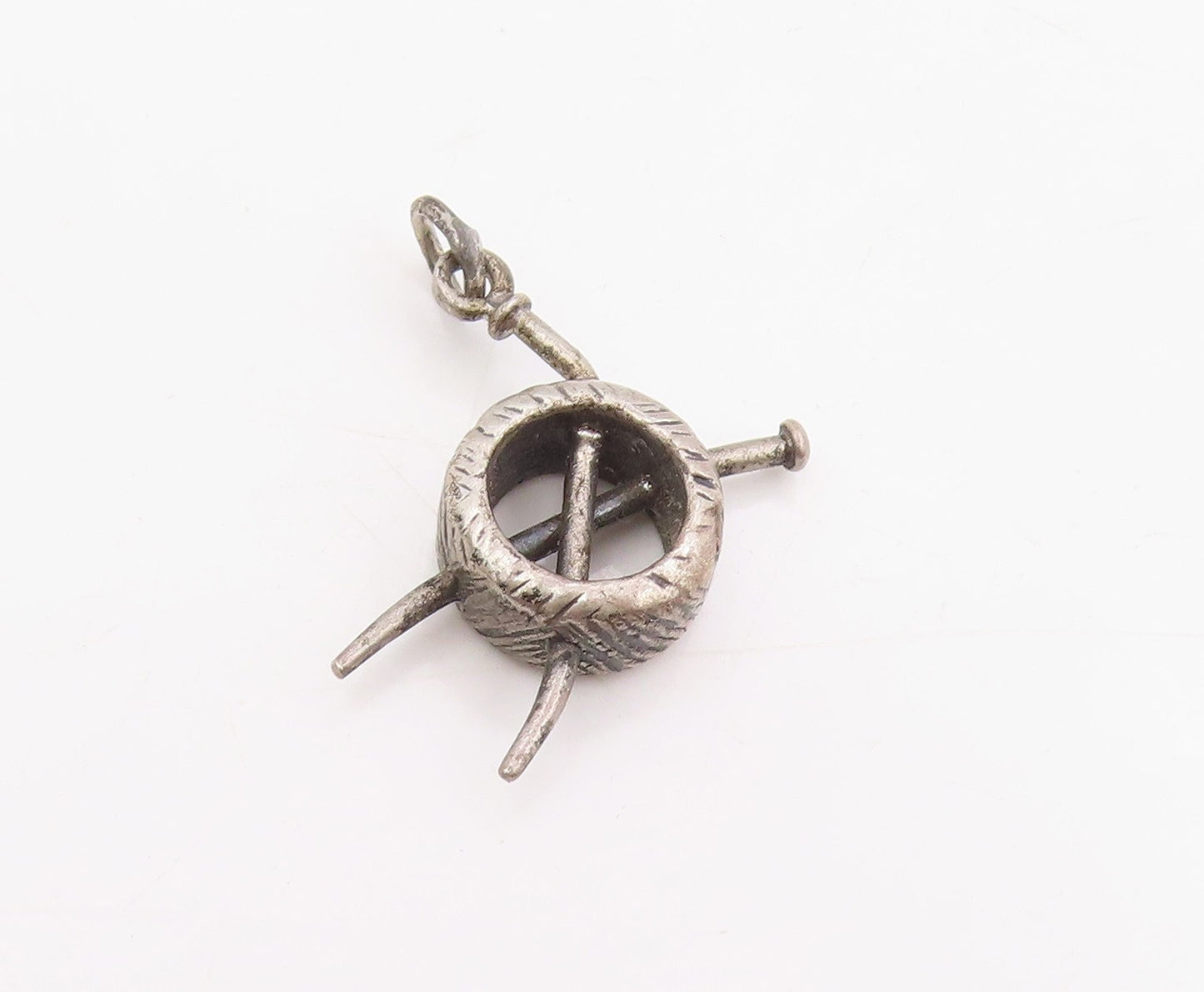 925 Sterling Silver Vintage Pendant Knitting Needle & Yarn Ball Charm  PT25697