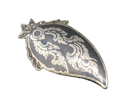 925 Sterling Silver  Vintage Black Enamel & Marcasite Leaf Brooch Pin  BP9715