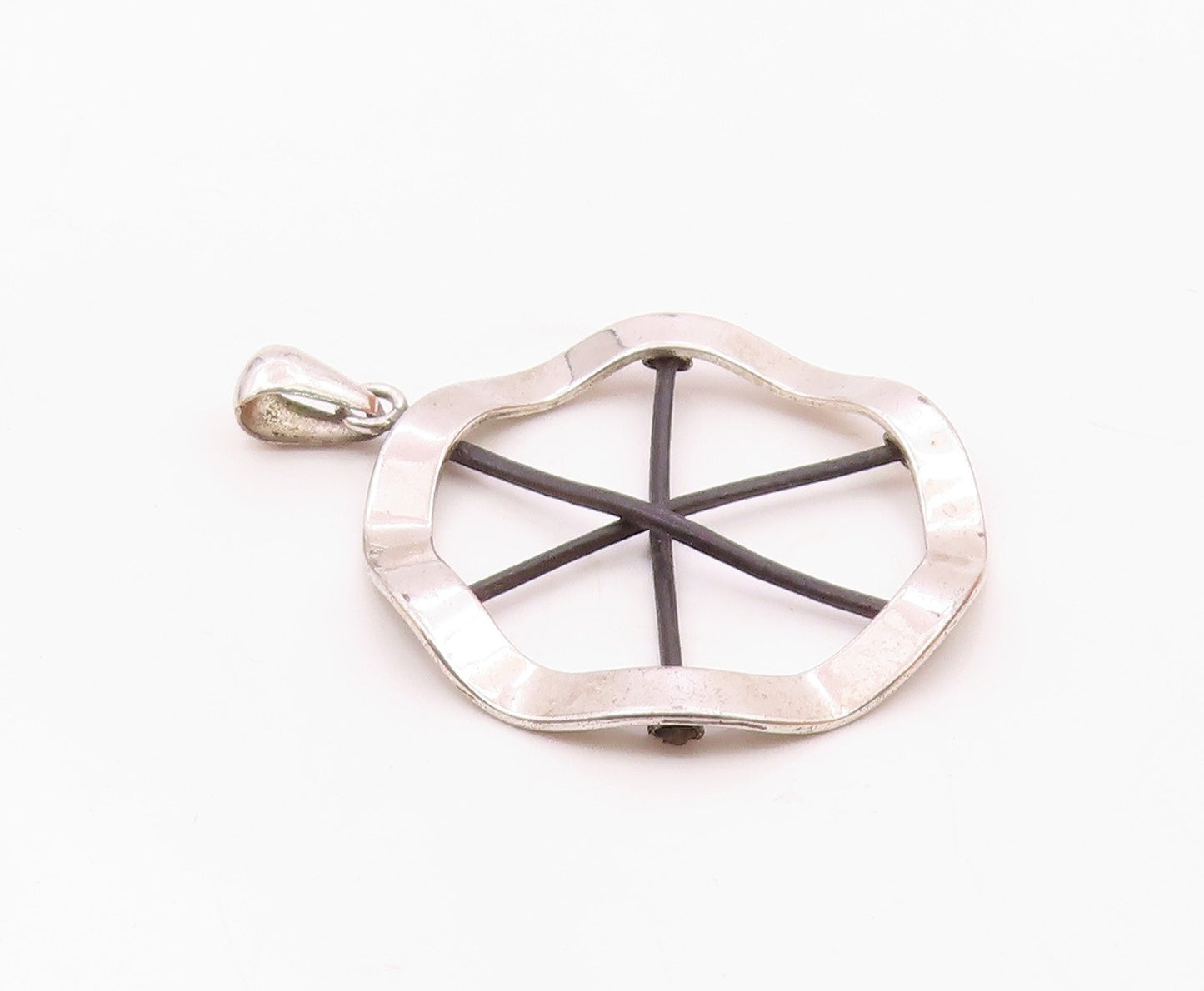 925 Sterling Silver  Vintage Leather Detail Wavy Open Circle Pendant  PT18658