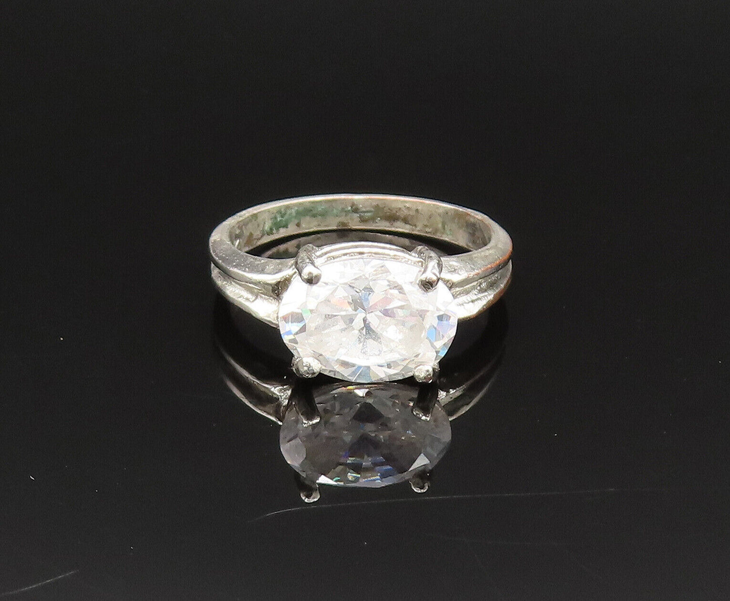 925 Sterling Silver  Vintage Fancy Oval Cubic Zirconia Ring Sz 8  RG25579