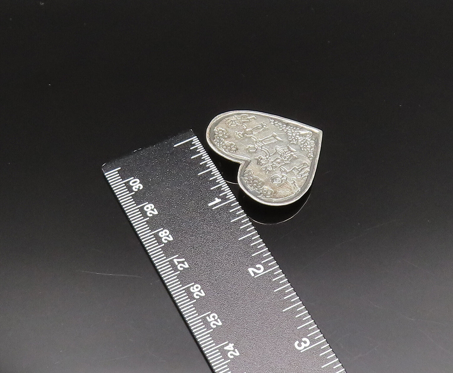 925 Silver  Vintage Engraved Kids & Flowers Flat Love Heart Brooch Pin  BP9566