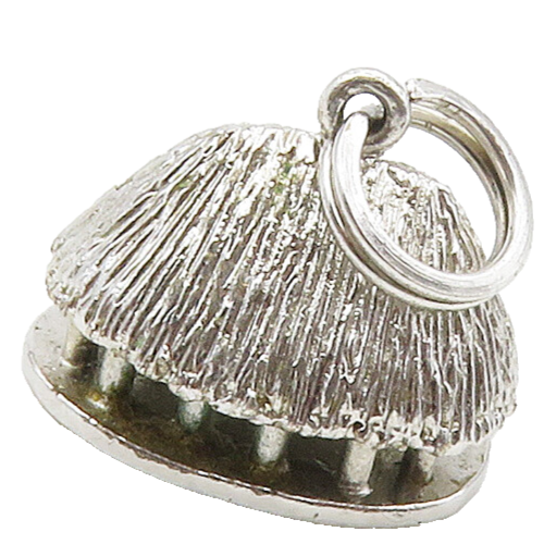 925 Sterling Silver  Vintage Shiny Petite Island Hut Motif Pendant  PT13075