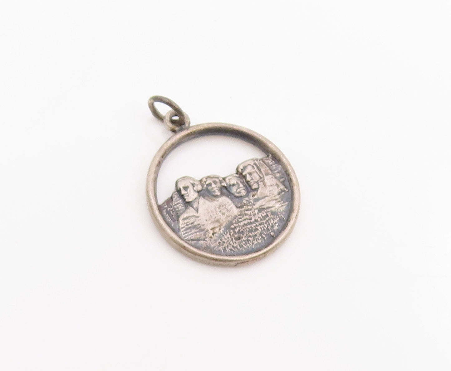 925 Sterling Silver Vintage Pendant Mount Rushmore National Memorial  PT26205