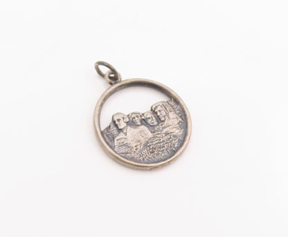 925 Sterling Silver Vintage Pendant Mount Rushmore National Memorial  PT26205