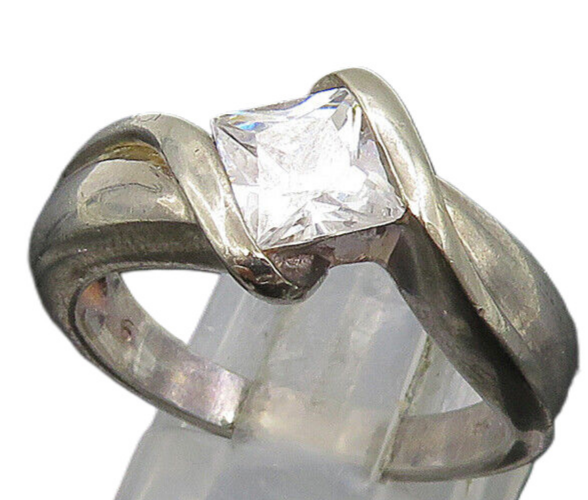 925 Sterling Silver  Vintage Shiny Cubic Zirconia Solitaire Ring Sz 8  RG23769