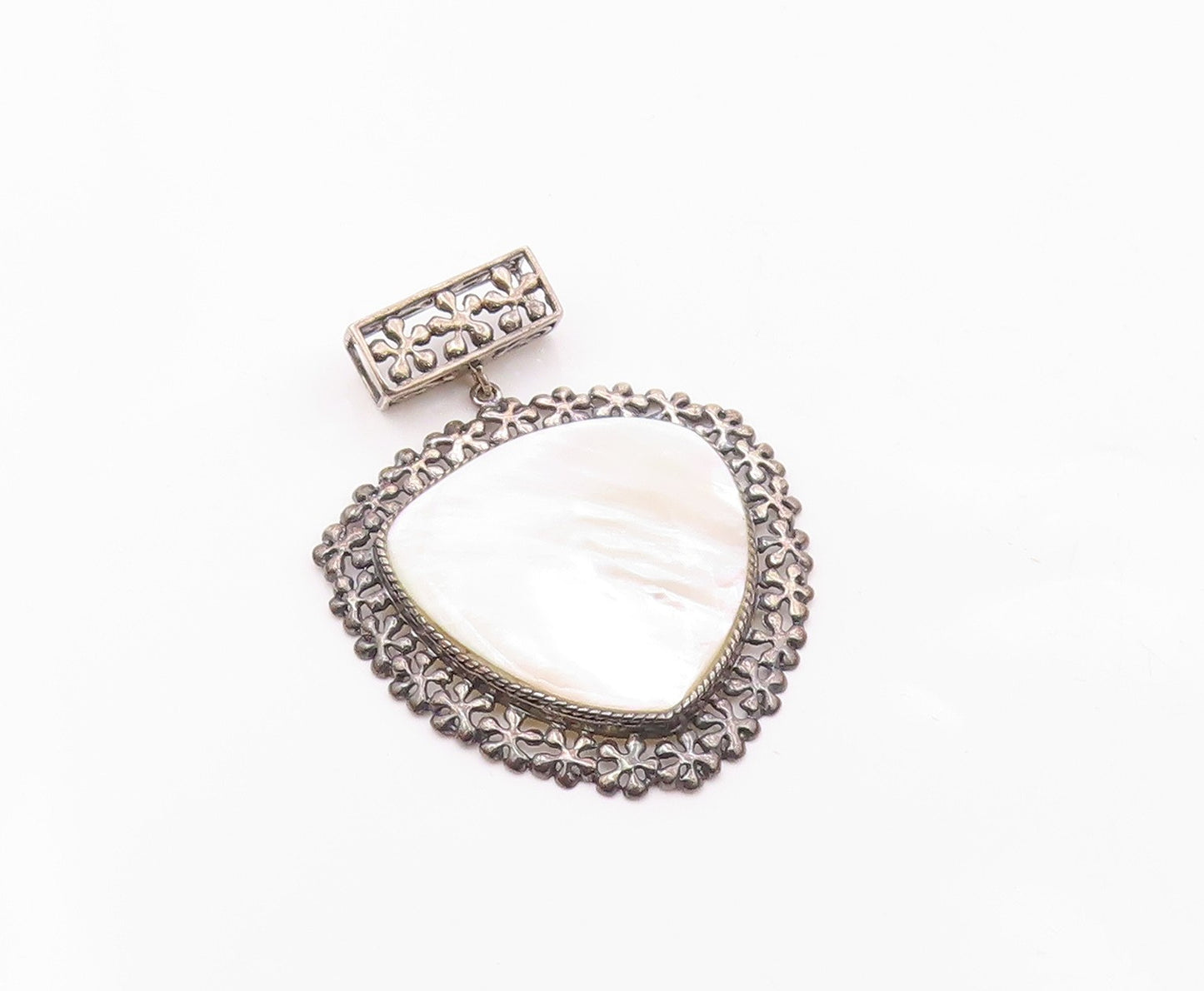 925 Sterling Silver  Vintage Mother Of Pearl Floral Border Pendant  PT7831