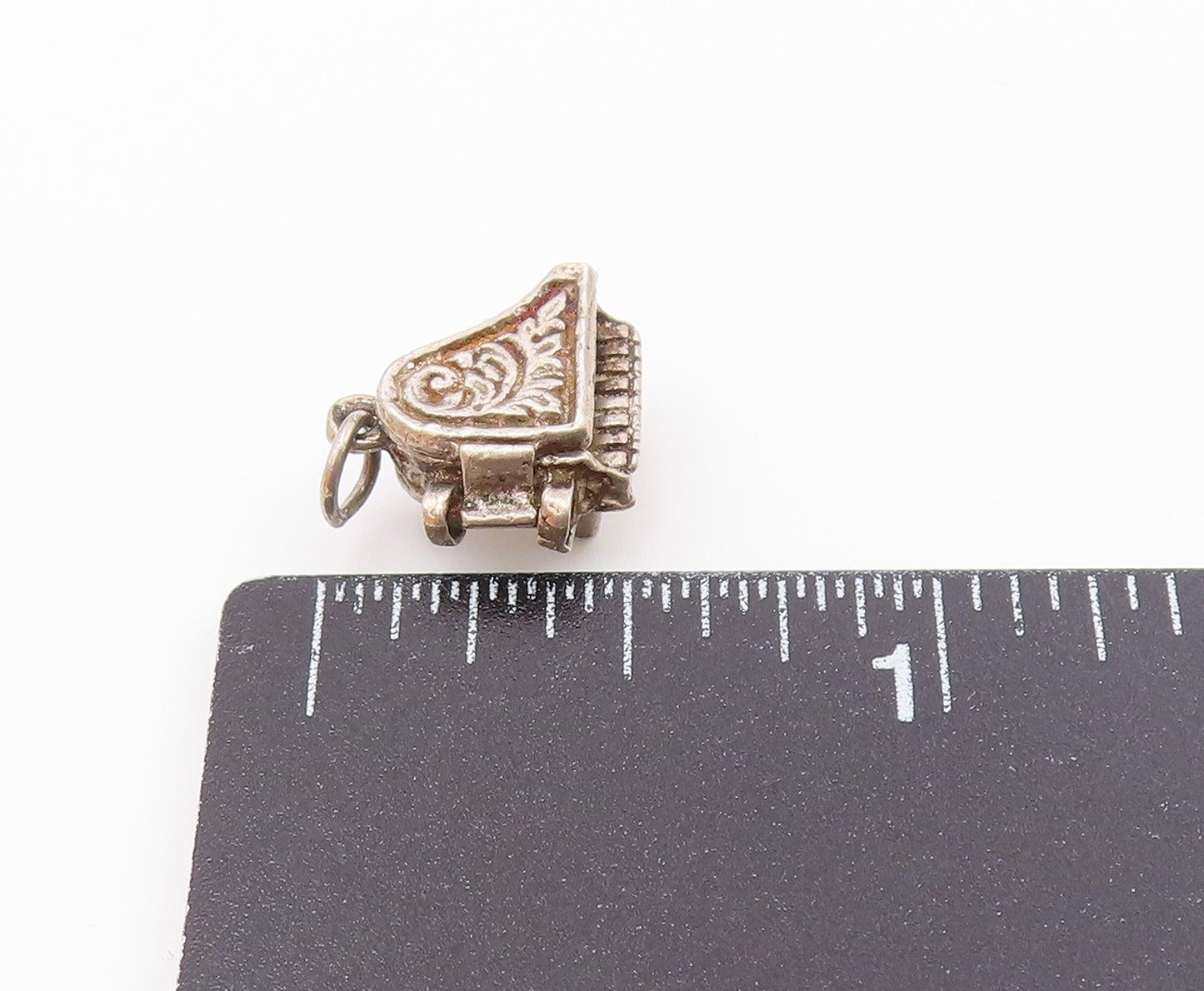 925 Sterling Silver  Vintage Petite Grand Piano Motif Pendant (OPENS)  PT18320