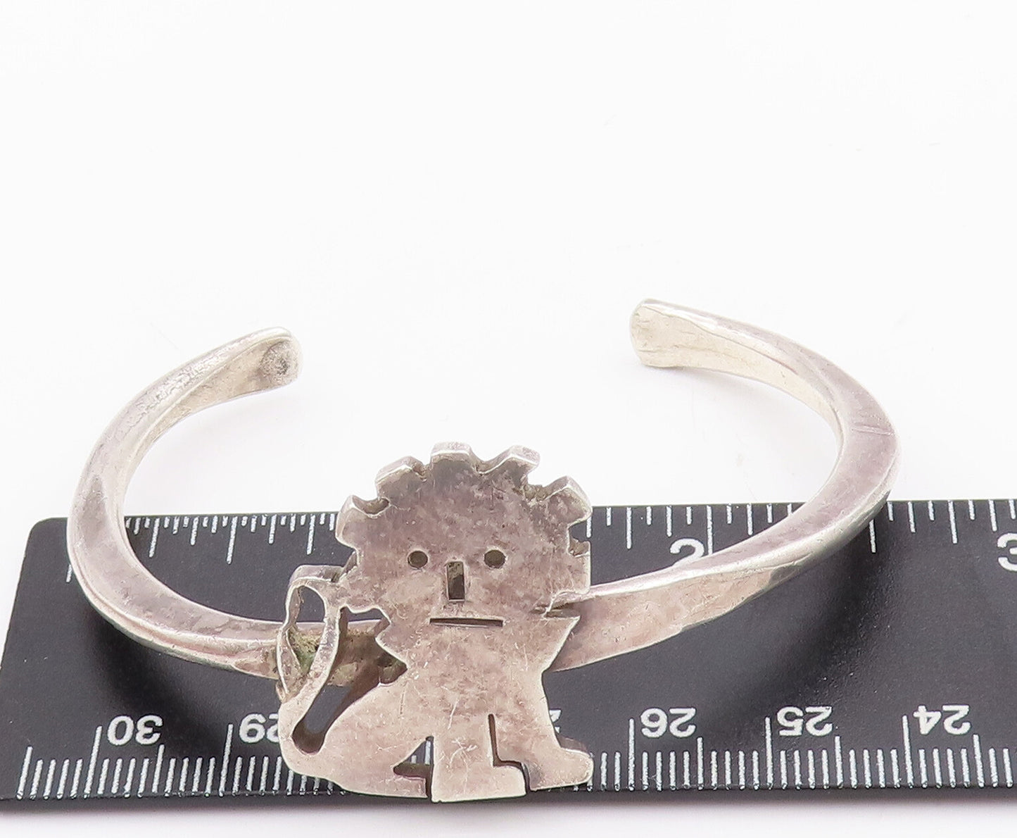 925 Sterling Silver Vintage Bracelet Minimalist Carved Sitting Baby Lion BT10343