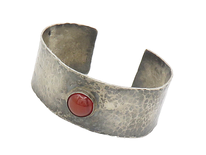 925 Sterling Silver  Vintage Cabochon Carnelian Hammered Cuff Bracelet  BT7577