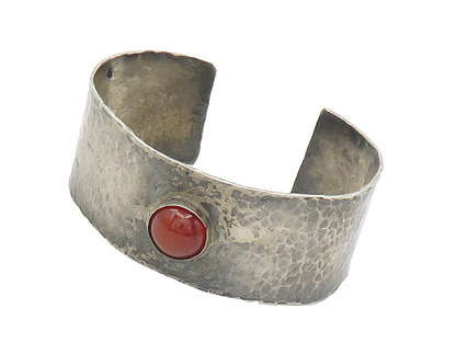 925 Sterling Silver  Vintage Cabochon Carnelian Hammered Cuff Bracelet  BT7577